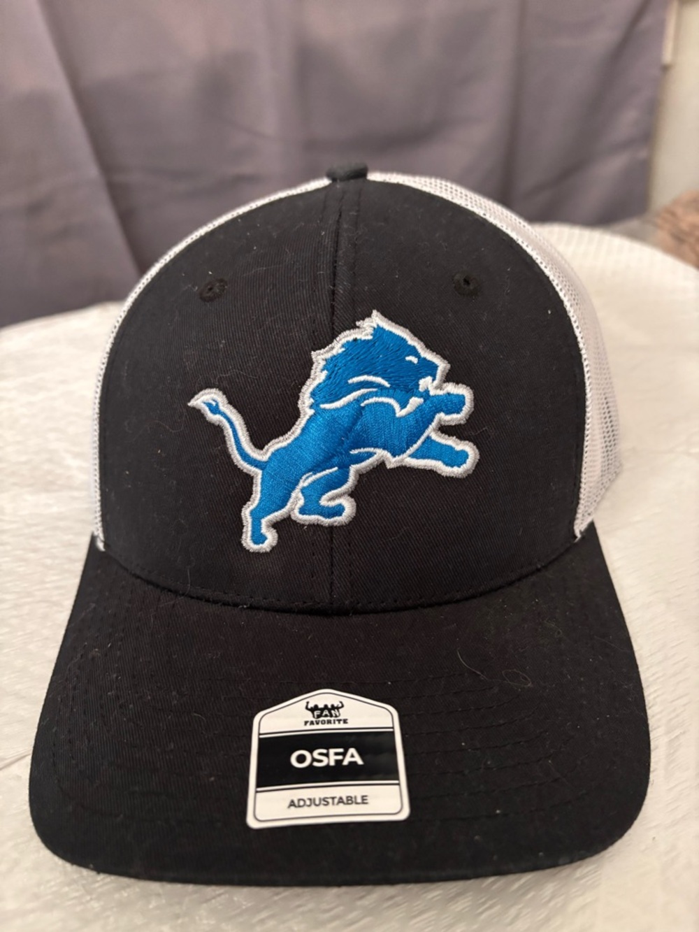 Detroit Lions Black & White Mesh Trucker Hat with Blue Lion Logo.  095